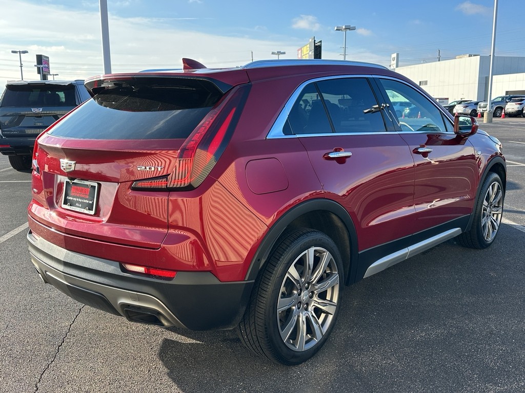 Cadillac XT4 Vehicle Full-screen Gallery Image 05