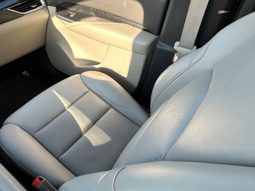 Cadillac XT4 Vehicle Full-screen Gallery Image 17