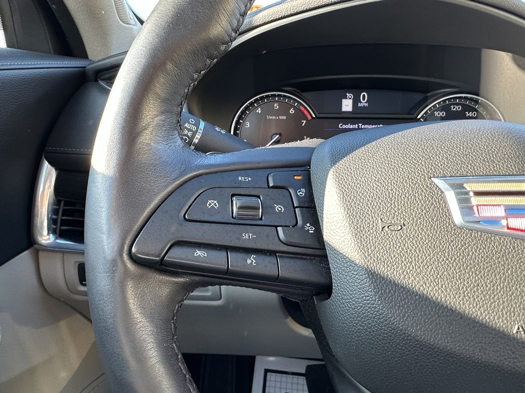 Cadillac XT4 Vehicle Full-screen Gallery Image 24