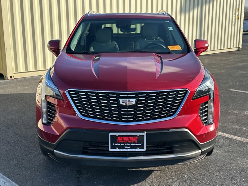 Cadillac XT4 Vehicle Full-screen Gallery Image 02