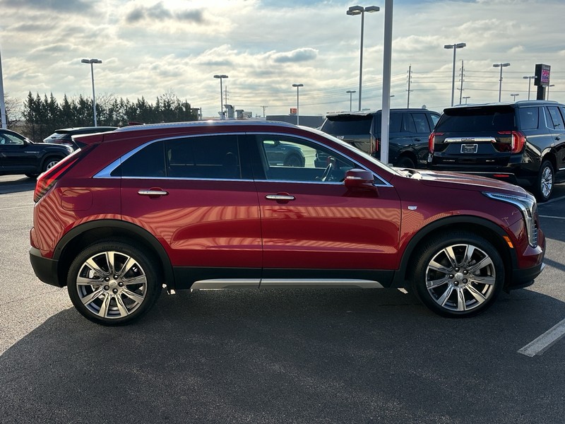 Cadillac XT4 Vehicle Full-screen Gallery Image 04