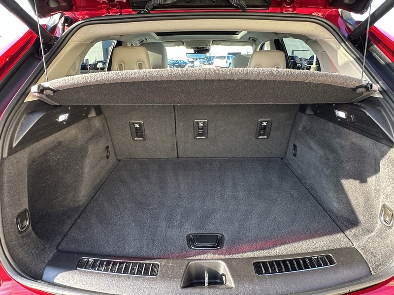 Cadillac XT4 Vehicle Full-screen Gallery Image 07