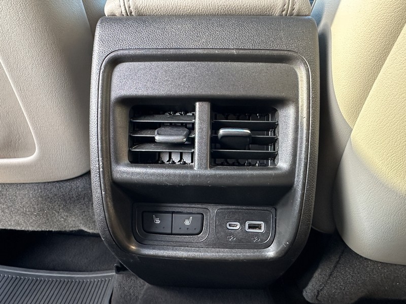 Cadillac XT4 Vehicle Full-screen Gallery Image 11