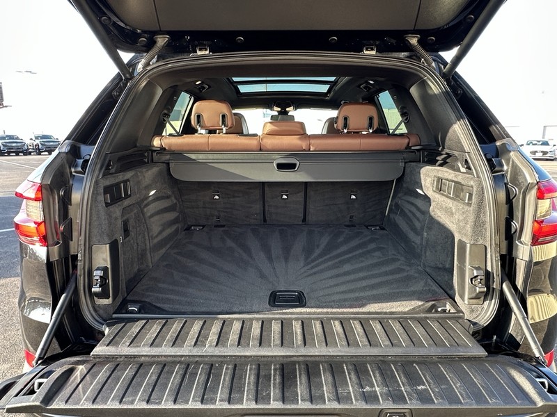 BMW X5 Vehicle Full-screen Gallery Image 07