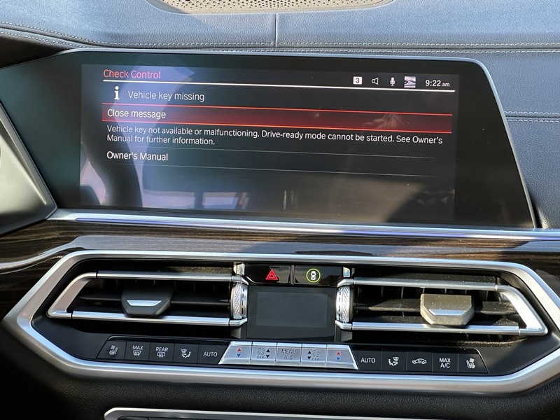 BMW X5 Vehicle Full-screen Gallery Image 15