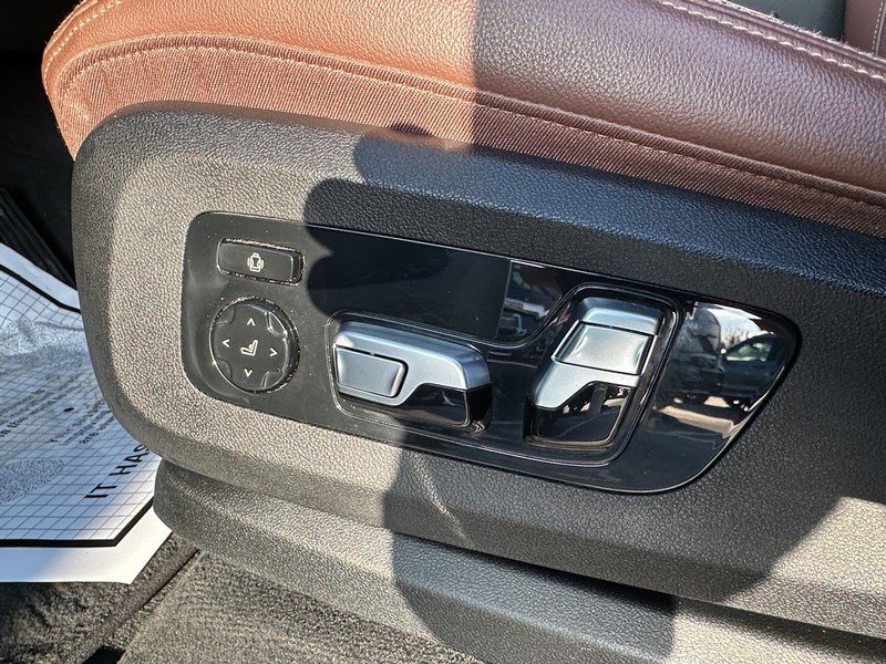 BMW X5 Vehicle Full-screen Gallery Image 20