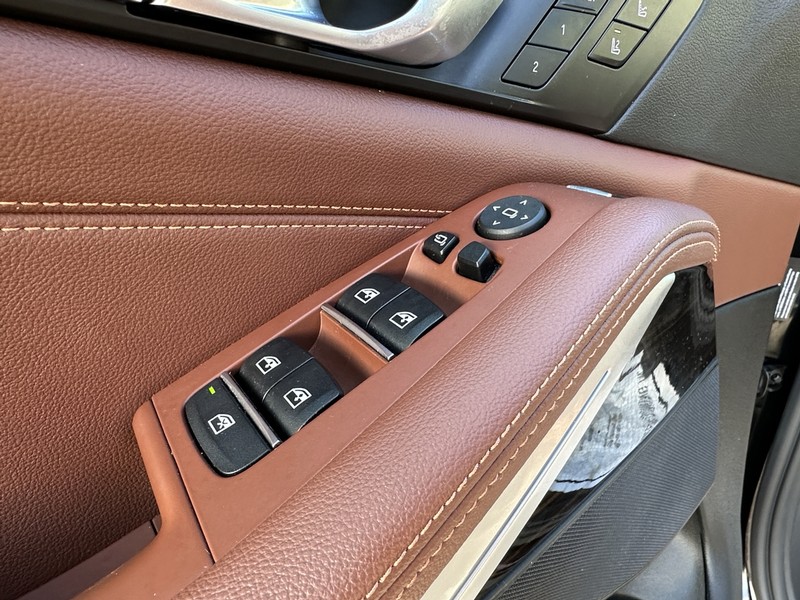 BMW X5 Vehicle Full-screen Gallery Image 22