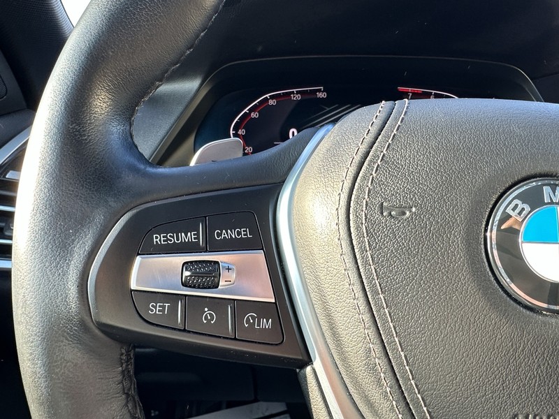 BMW X5 Vehicle Full-screen Gallery Image 24