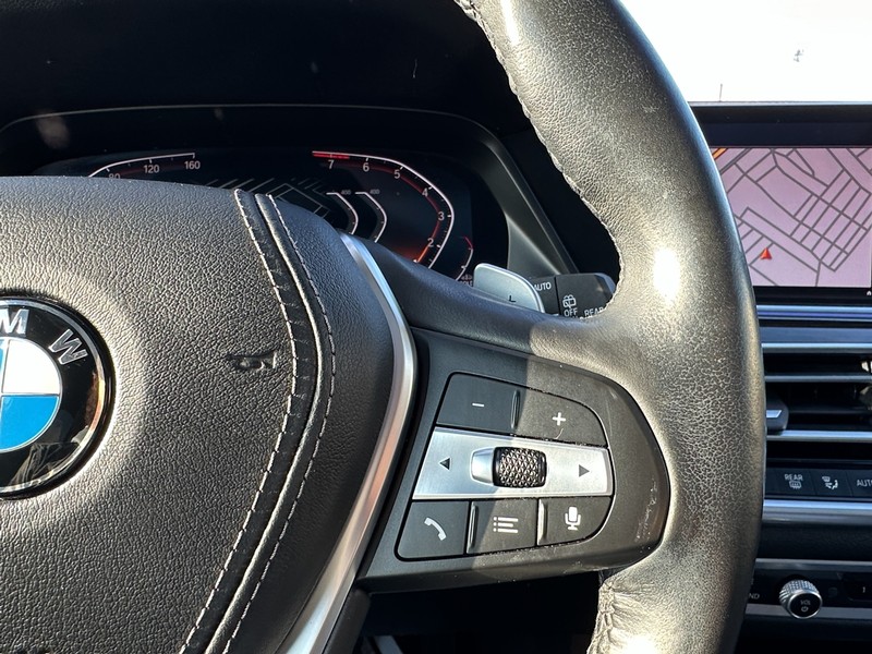 BMW X5 Vehicle Full-screen Gallery Image 25