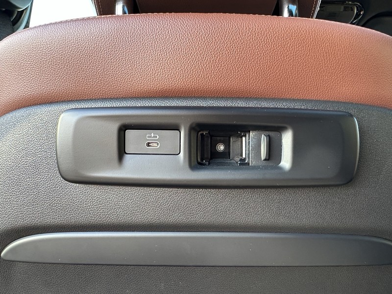 BMW X5 Vehicle Full-screen Gallery Image 30