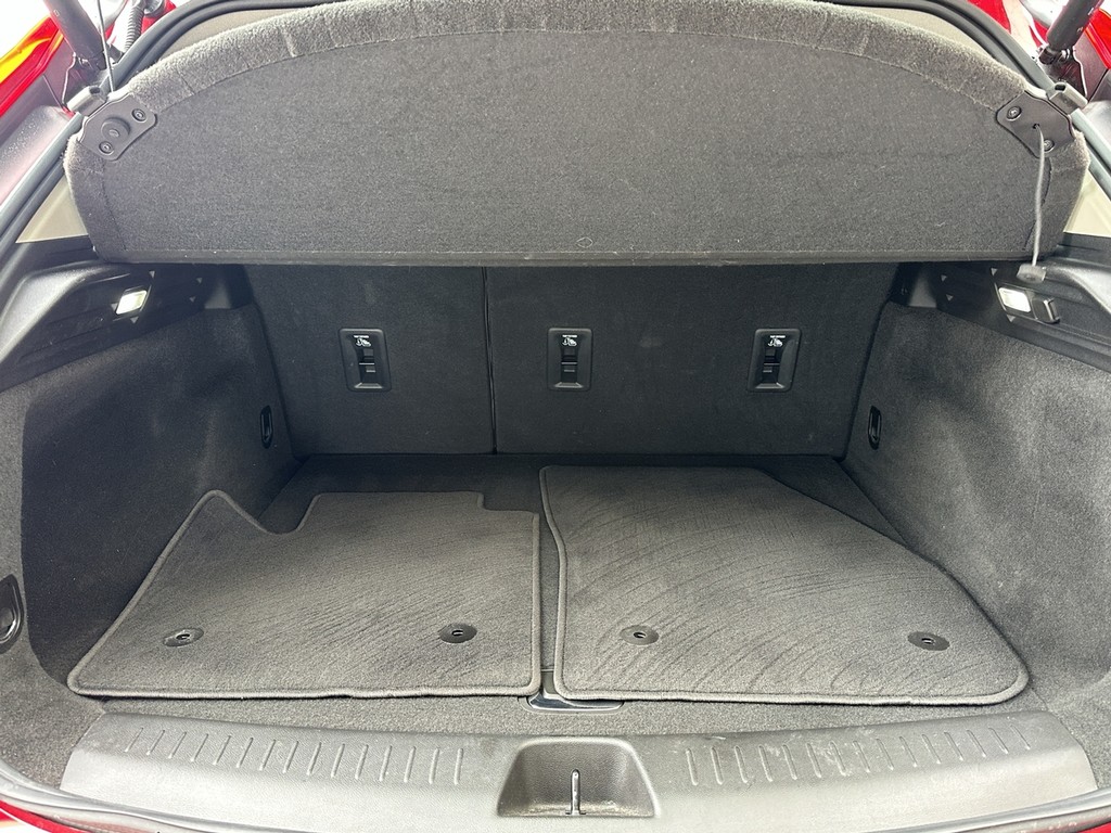 Cadillac XT4 Vehicle Full-screen Gallery Image 04