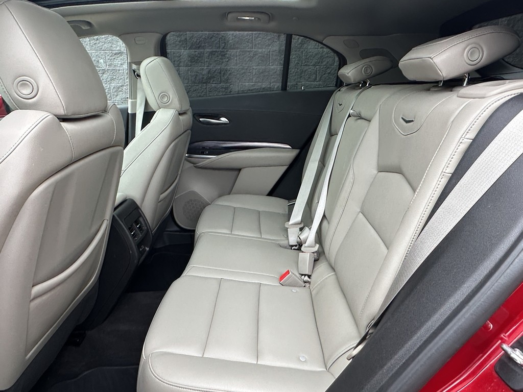 Cadillac XT4 Vehicle Full-screen Gallery Image 07