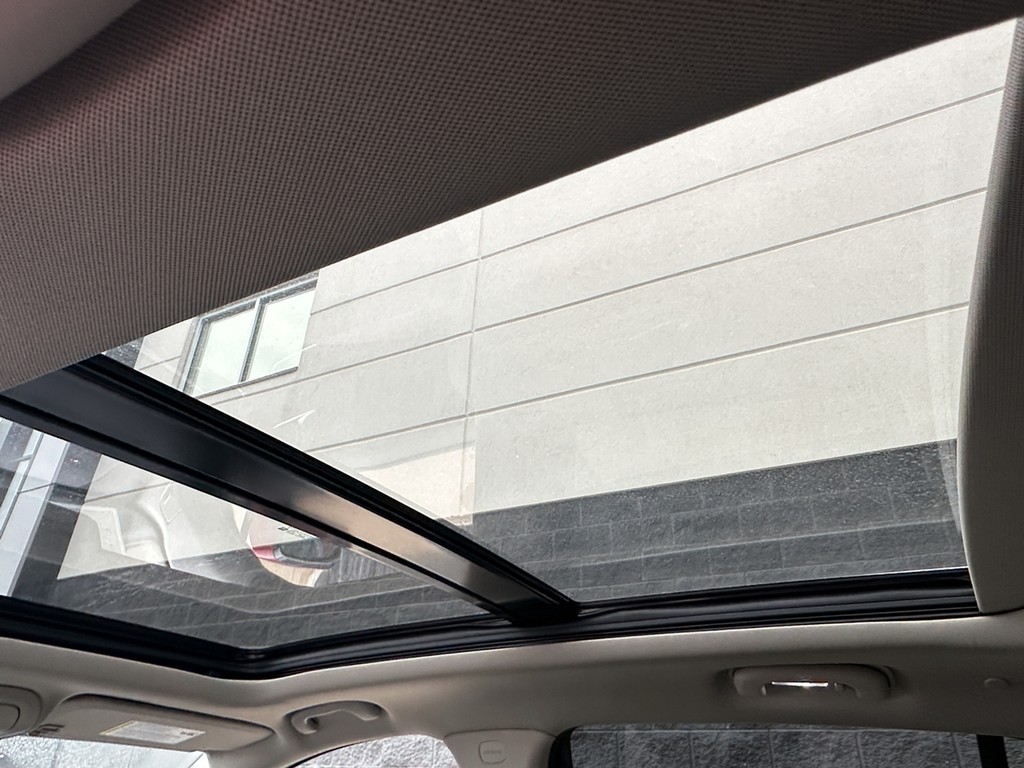 Cadillac XT4 Vehicle Full-screen Gallery Image 09