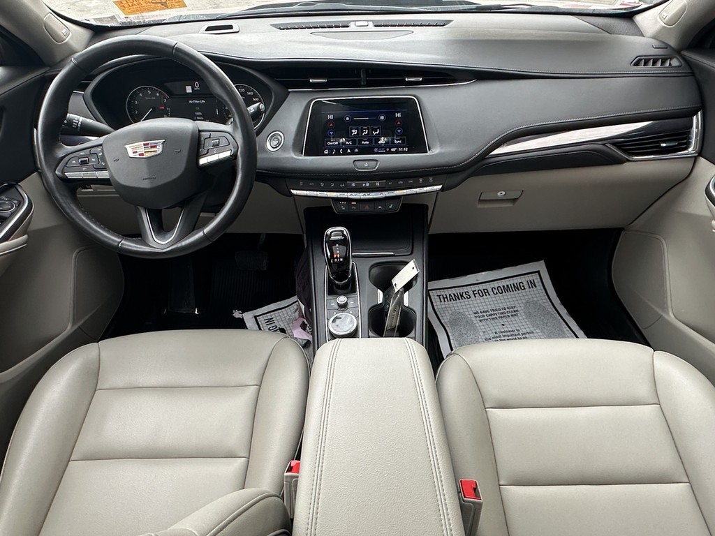 Cadillac XT4 Vehicle Full-screen Gallery Image 10