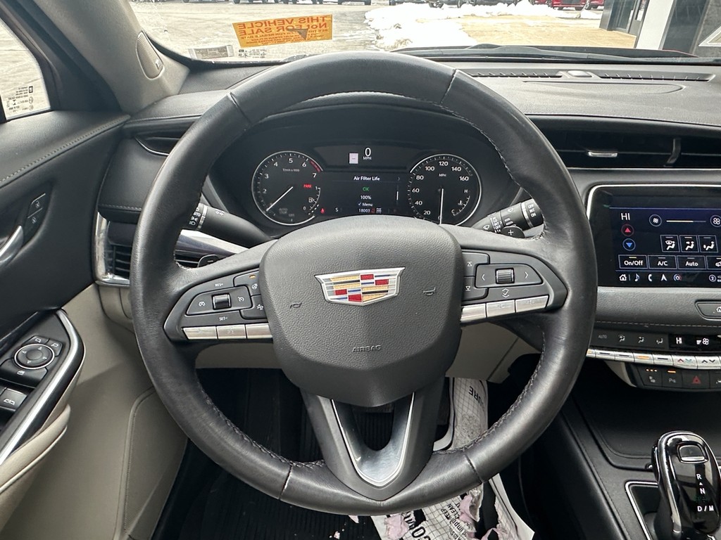 Cadillac XT4 Vehicle Full-screen Gallery Image 11