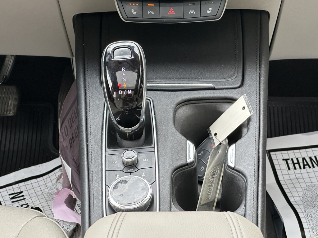 Cadillac XT4 Vehicle Full-screen Gallery Image 13