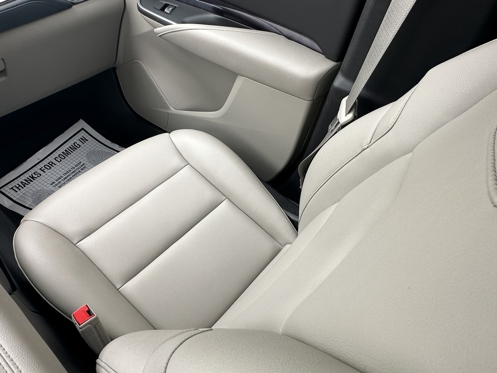 Cadillac XT4 Vehicle Full-screen Gallery Image 14