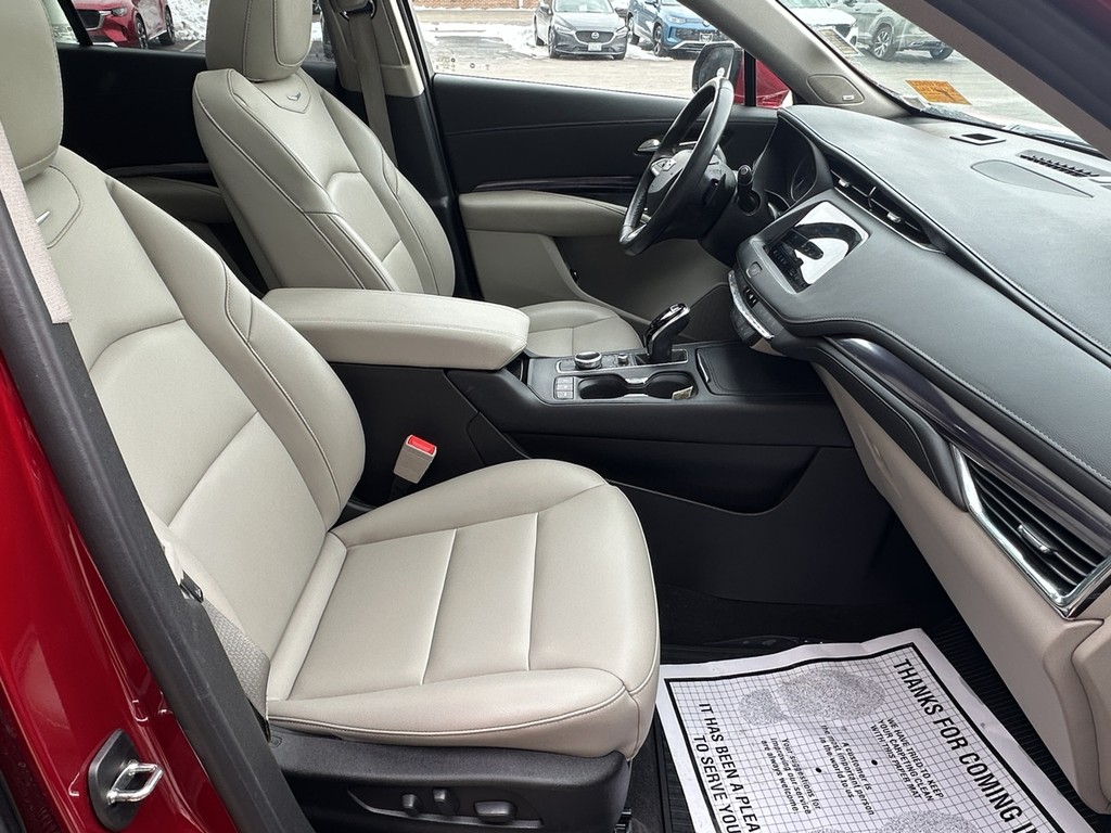 Cadillac XT4 Vehicle Full-screen Gallery Image 15