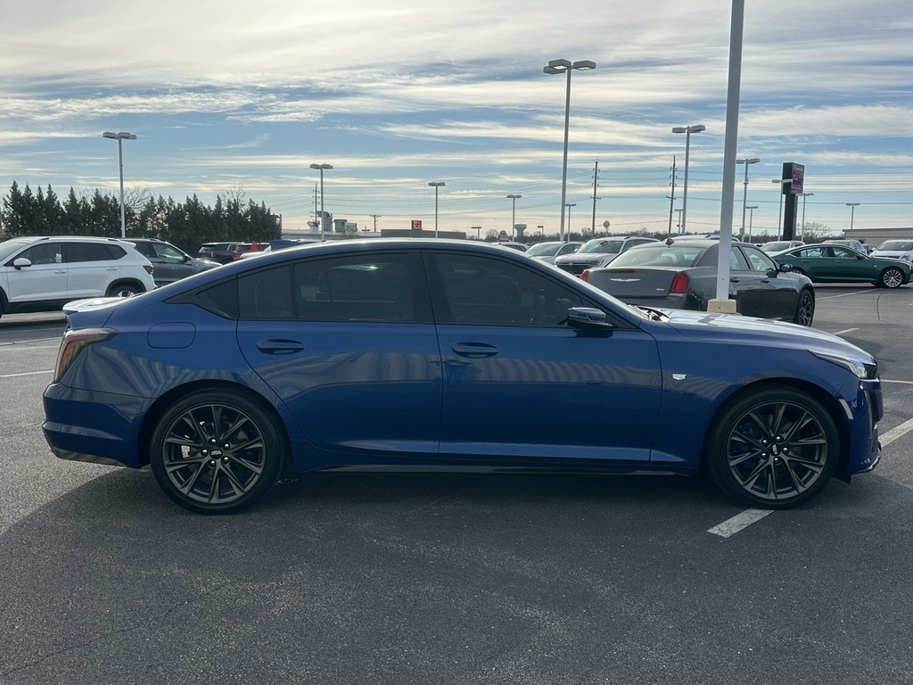 Cadillac CT5 Vehicle Full-screen Gallery Image 04