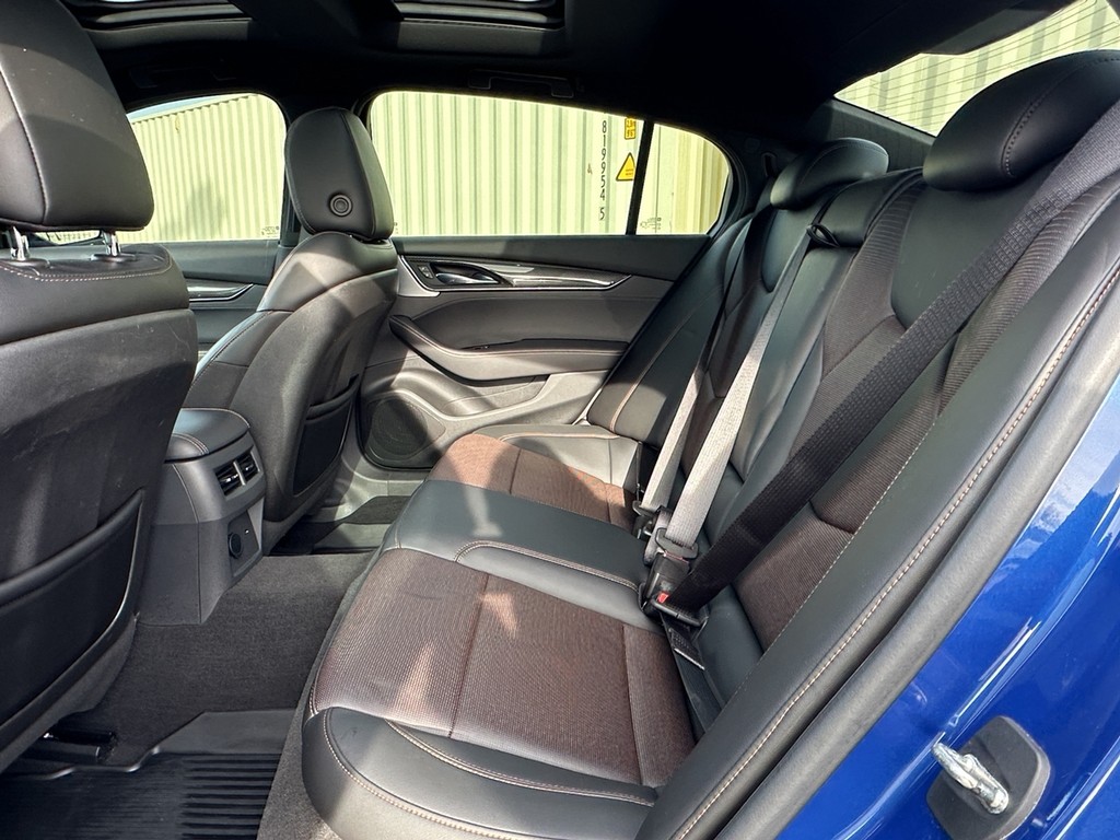 Cadillac CT5 Vehicle Full-screen Gallery Image 10