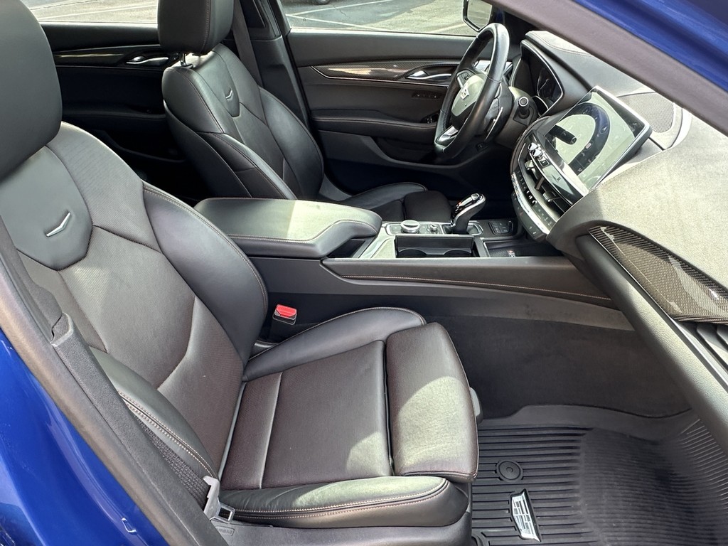 Cadillac CT5 Vehicle Full-screen Gallery Image 18