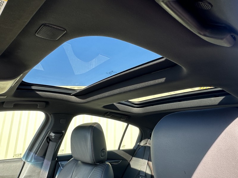 Cadillac CT5 Vehicle Full-screen Gallery Image 04