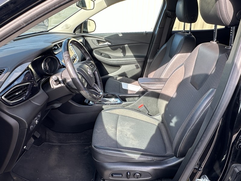 Buick Encore GX Vehicle Full-screen Gallery Image 04