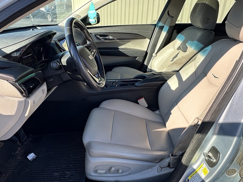 Cadillac ATS Sedan Vehicle Full-screen Gallery Image 05