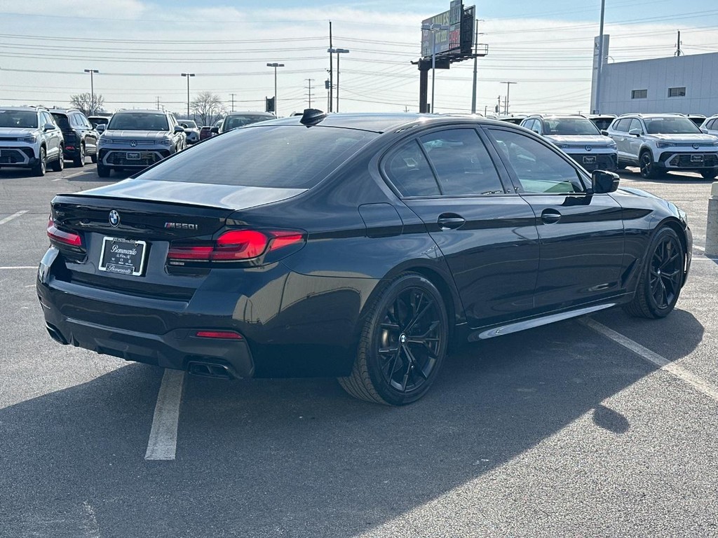 BMW 5 Series Vehicle Full-screen Gallery Image 05