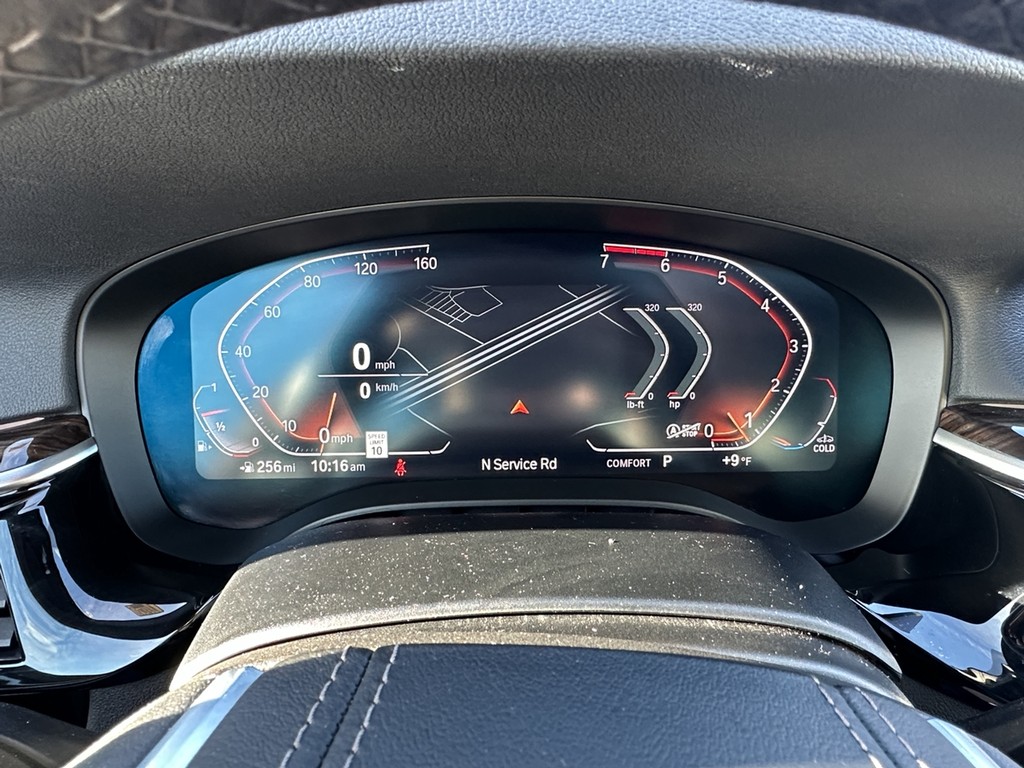 BMW 5 Series Vehicle Full-screen Gallery Image 26