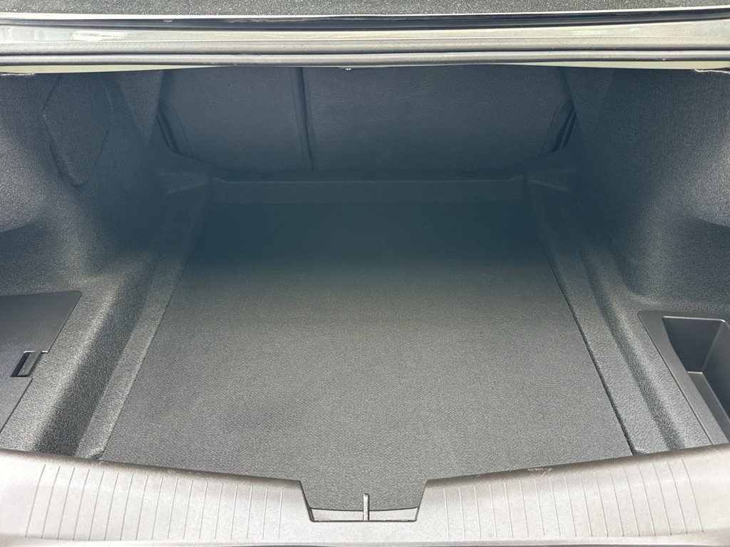 Cadillac CT4-V Vehicle Full-screen Gallery Image 04