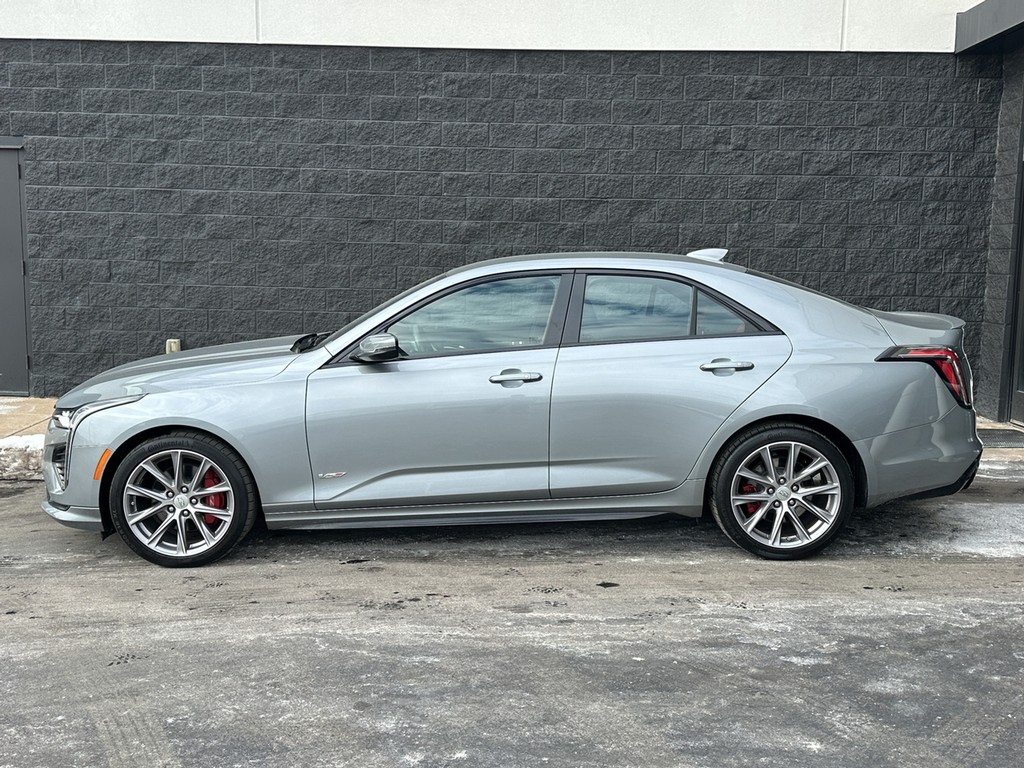 Cadillac CT4-V Vehicle Full-screen Gallery Image 05