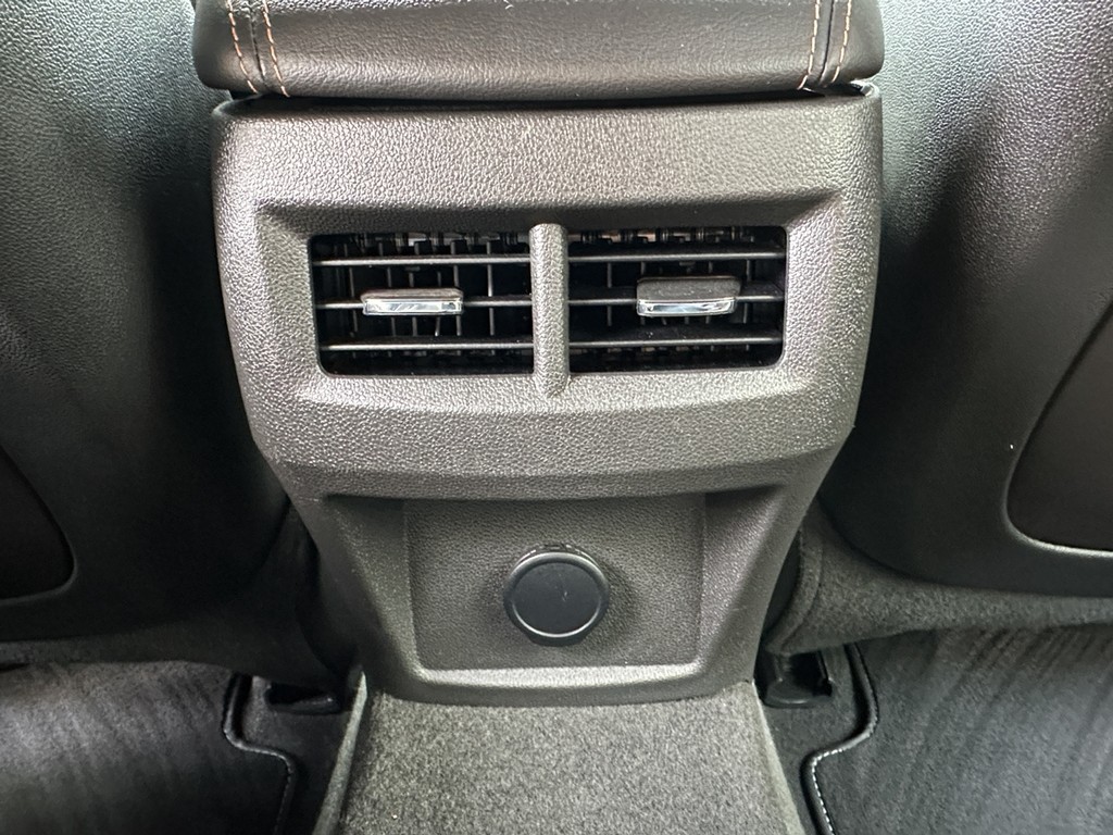 Cadillac CT4-V Vehicle Full-screen Gallery Image 08