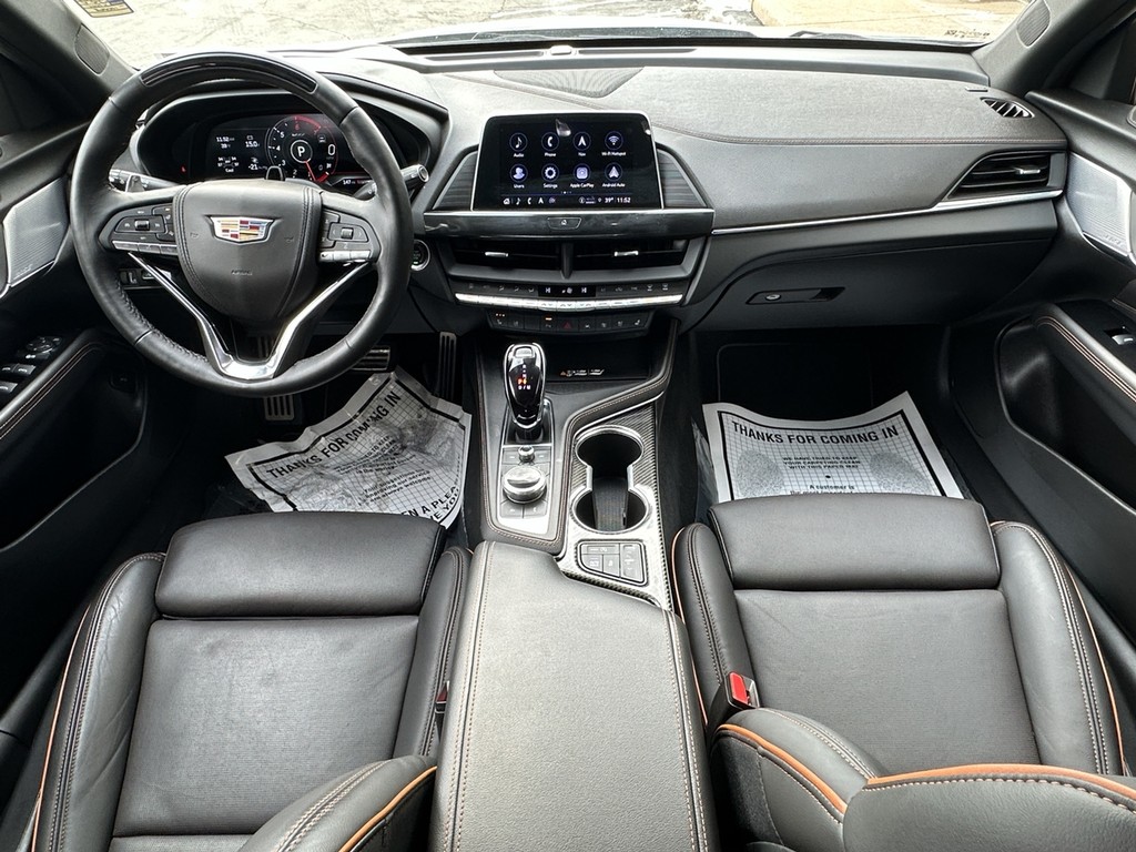 Cadillac CT4-V Vehicle Full-screen Gallery Image 09