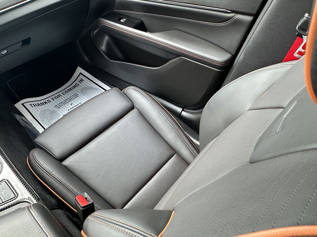 Cadillac CT4-V Vehicle Full-screen Gallery Image 13