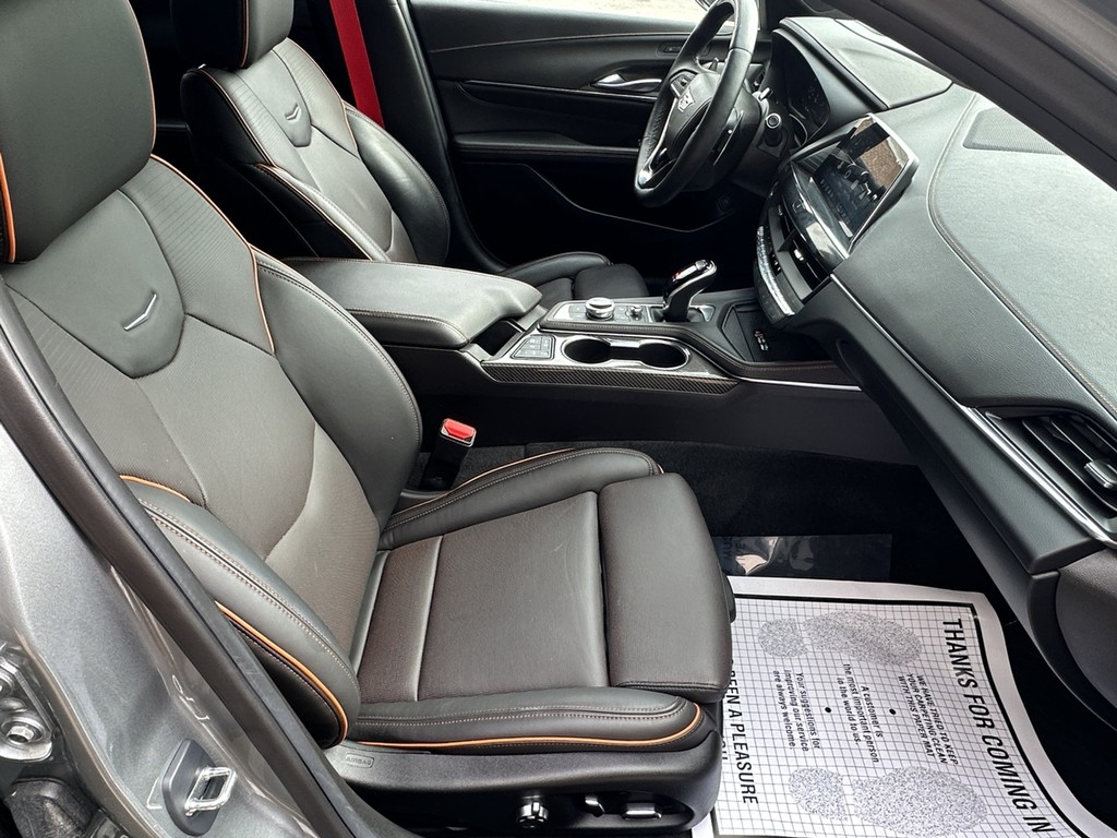 Cadillac CT4-V Vehicle Full-screen Gallery Image 14