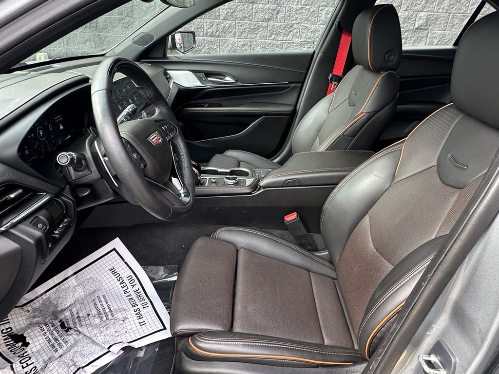 Cadillac CT4-V Vehicle Full-screen Gallery Image 15