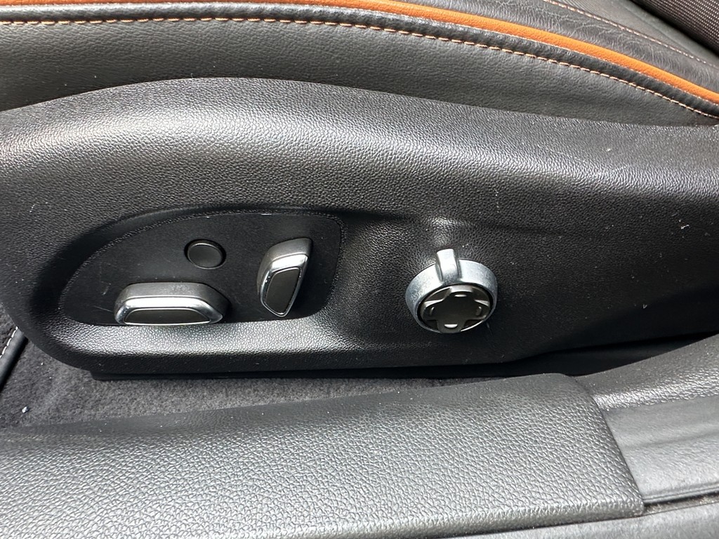 Cadillac CT4-V Vehicle Full-screen Gallery Image 16