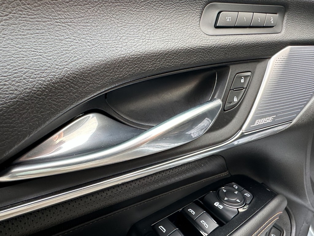 Cadillac CT4-V Vehicle Full-screen Gallery Image 17