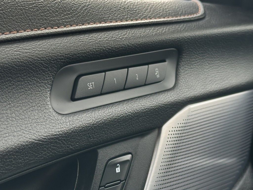 Cadillac CT4-V Vehicle Full-screen Gallery Image 23