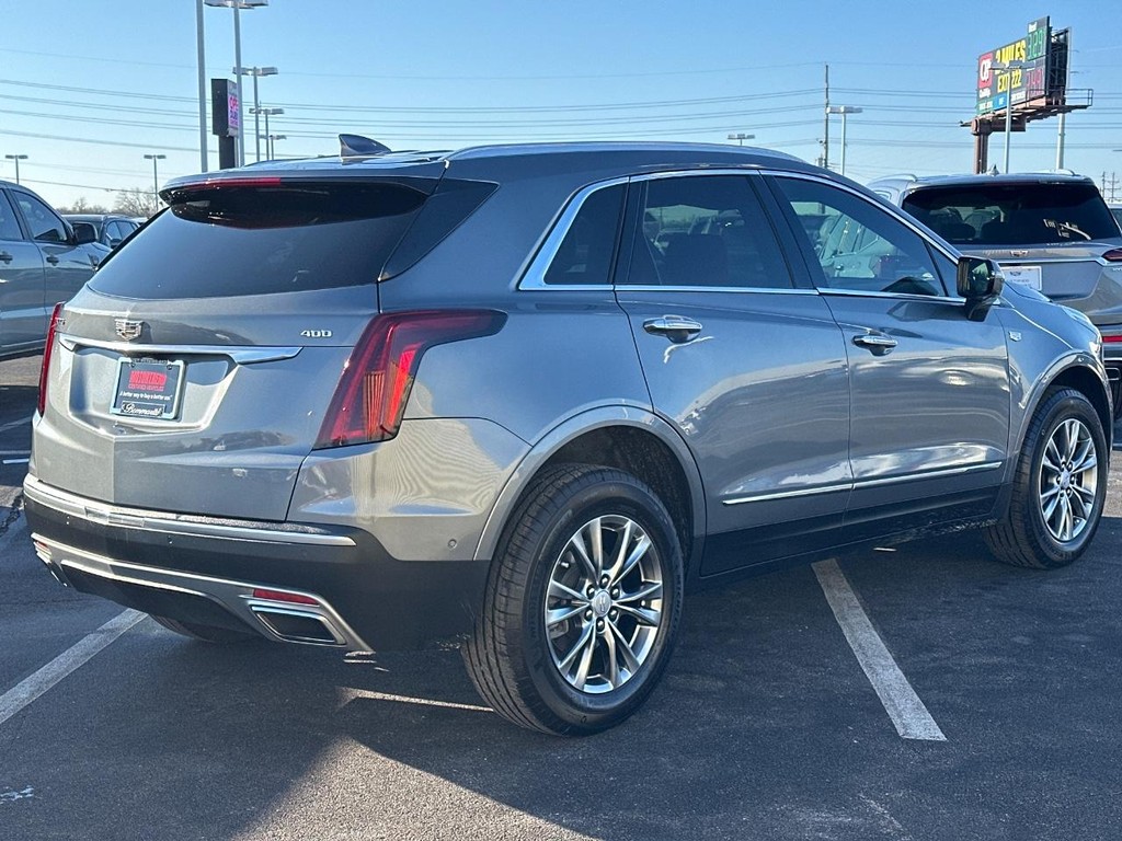 Cadillac XT5 Vehicle Full-screen Gallery Image 05