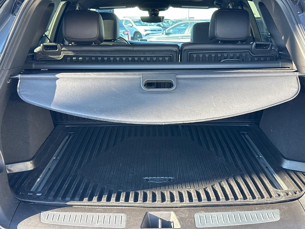 Cadillac XT5 Vehicle Full-screen Gallery Image 07