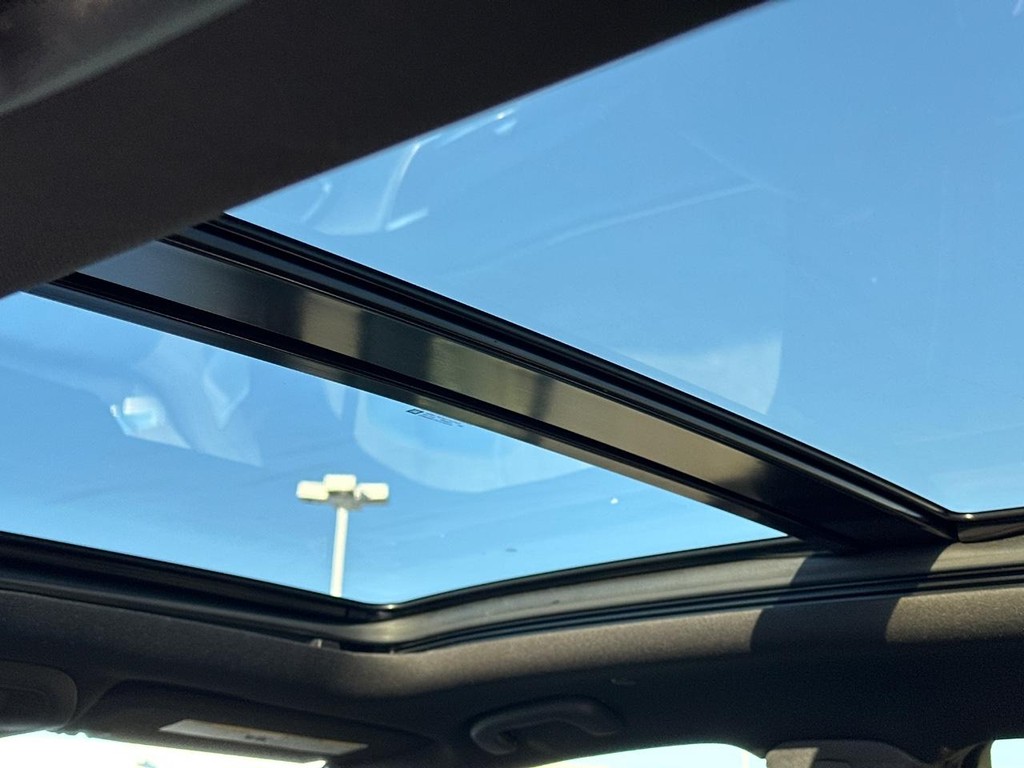 Cadillac XT5 Vehicle Full-screen Gallery Image 12