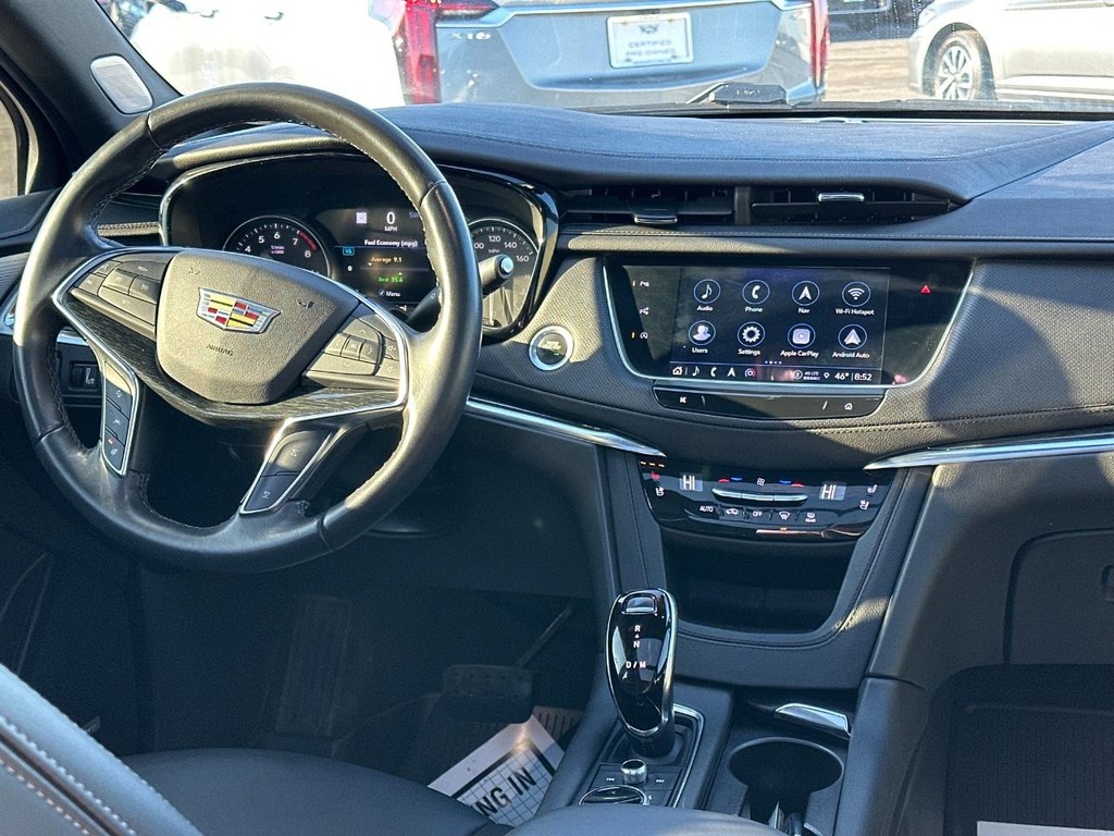 Cadillac XT5 Vehicle Full-screen Gallery Image 13