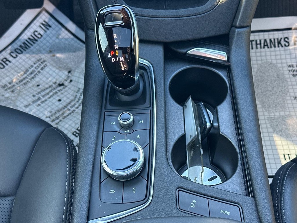 Cadillac XT5 Vehicle Full-screen Gallery Image 16