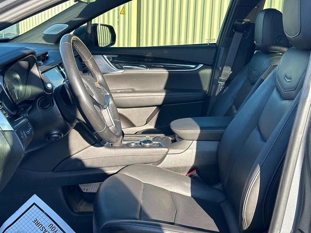 Cadillac XT5 Vehicle Full-screen Gallery Image 19