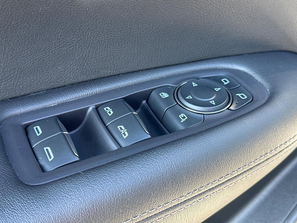 Cadillac XT5 Vehicle Full-screen Gallery Image 22