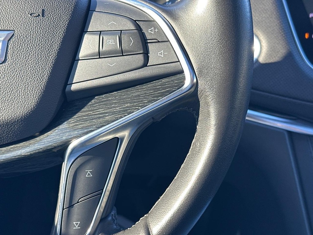 Cadillac XT5 Vehicle Full-screen Gallery Image 25