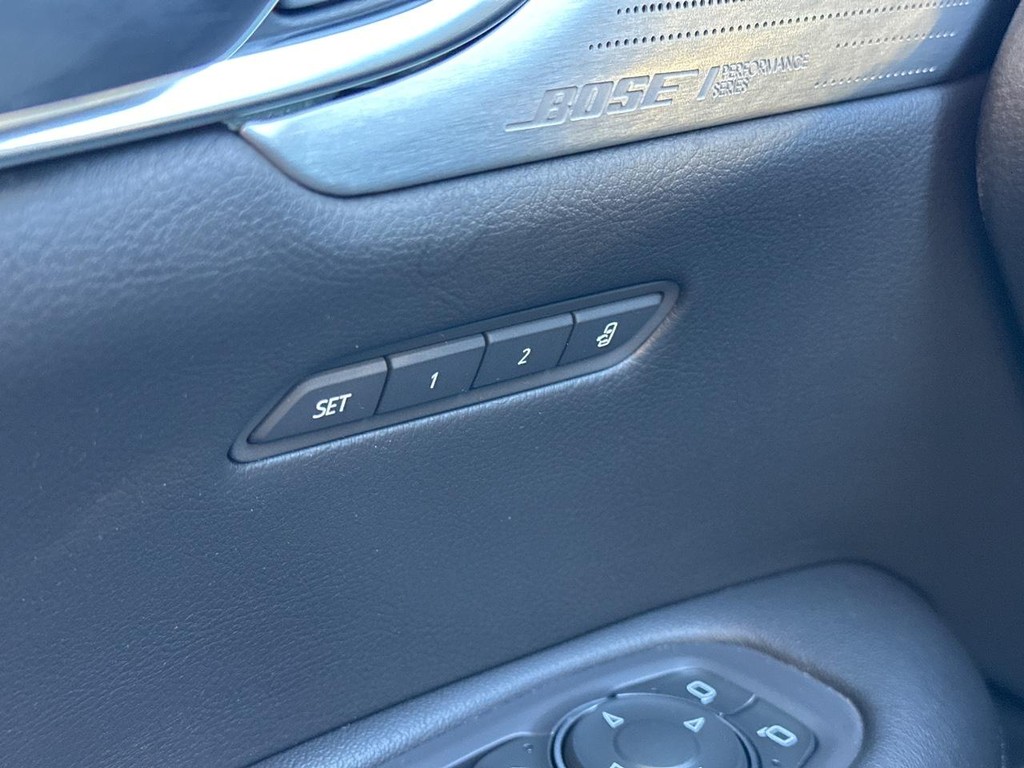 Cadillac XT5 Vehicle Full-screen Gallery Image 27