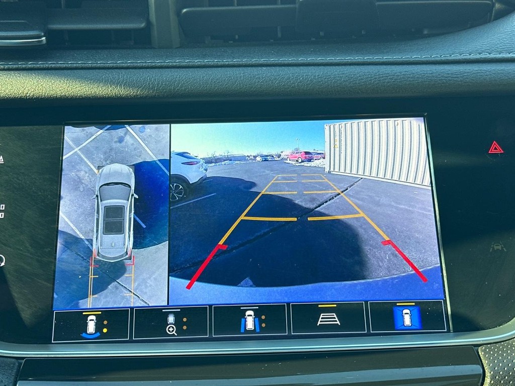 Cadillac XT5 Vehicle Full-screen Gallery Image 29